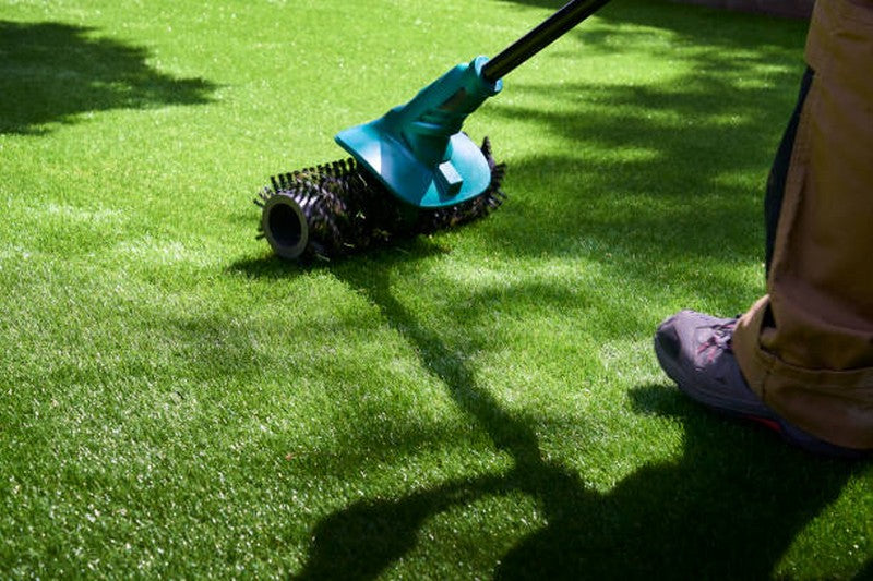 How to install artificial grass on tiles (quick video steps)?