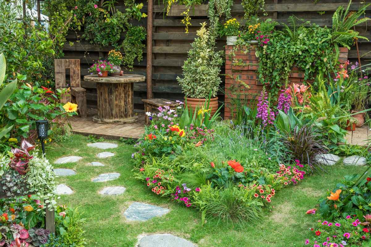 8 Landscape Design Trends to Watch in 2025